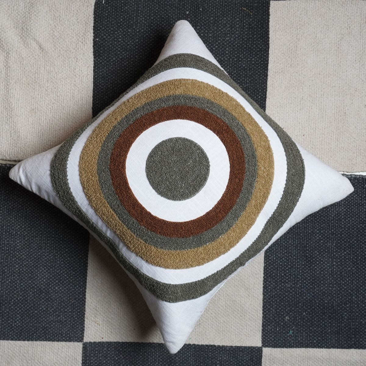Multiconcentric Earthy Hues Cushion 10
