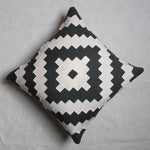 Black&White Tuft Cushion 27